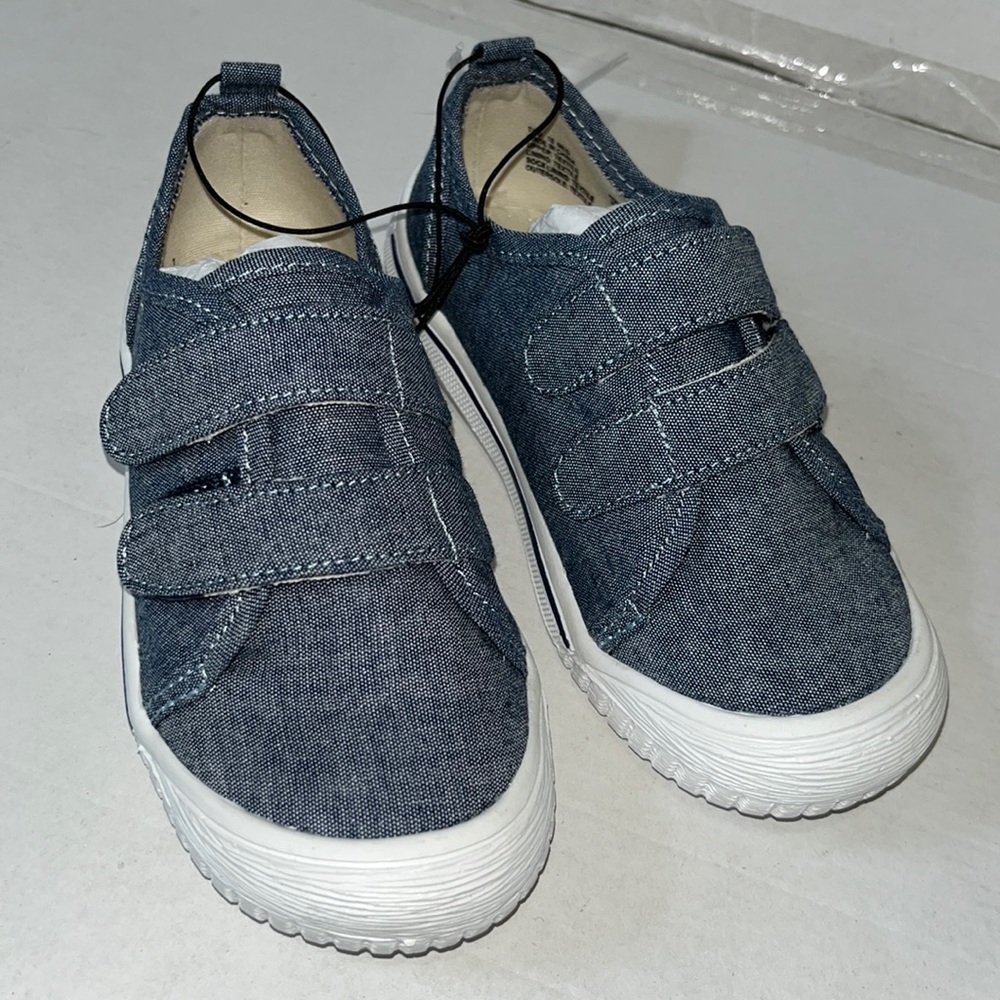 NWT Jumping Bean Jordynn Denim sneakers